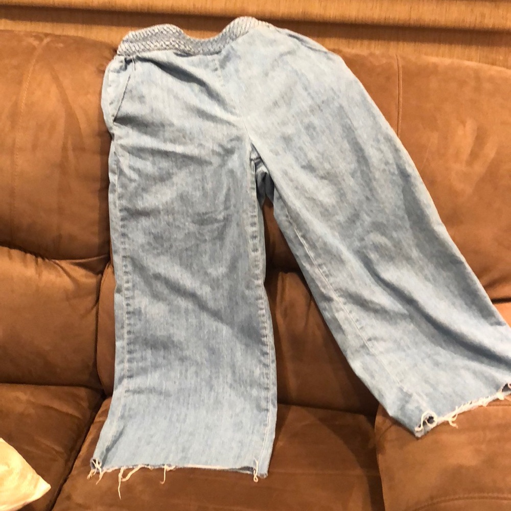 Pull on cute flaired jeans 👖